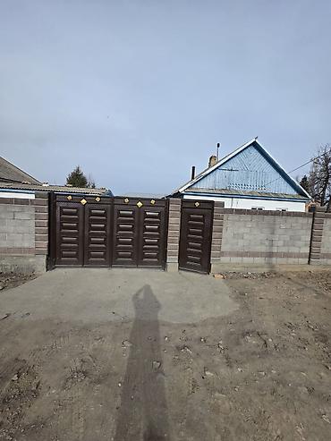 Продажа коттеджей и домов: Дом с двором и хозяйственными постройками. - Планировка: прихожая — 18