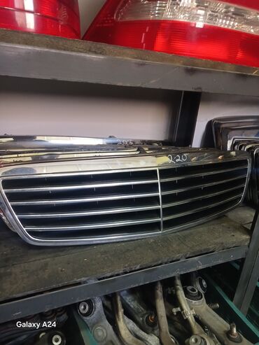 Arxa stopları: Mercedes-Benz — 8