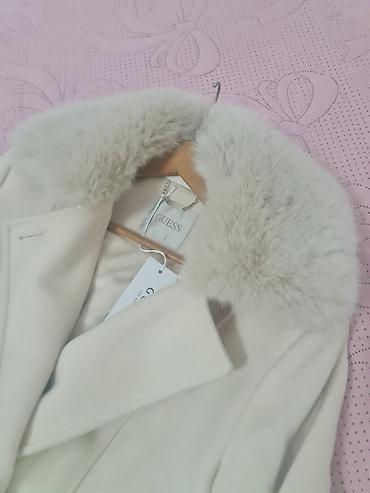 leggings h: GUESS ženski kaput – elegantan bež/ekru model sa krznenom kragnom - — 6