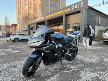 Honda: Продаю мотоцикл Honda cbr Объем: 1литров Год: 2007 в идеальном