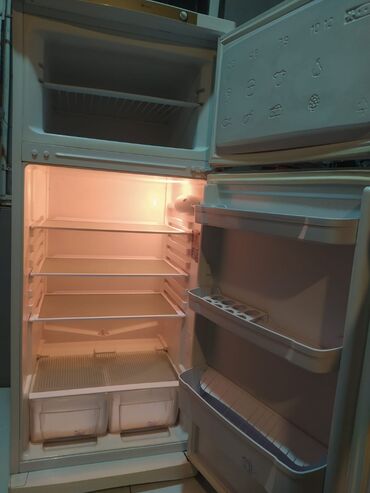 Микроволновки: Б/у 2 двери Indesit Холодильник Продажа