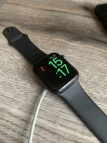 бу смарт часы: Apple Watch 44 mm, 6 серии, в отличном состоянии, все время был в