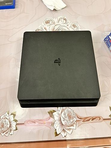джойстик xbox series s: Игровая консоль Sony PlayStation 4 Slim (чёрная) в комплекте. В — 3