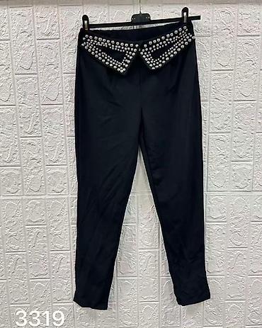 Pantalone crne elegantne 2000din
S M L