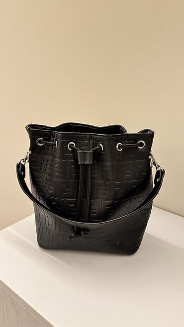 fendi cantalar: Qara rəngli bucket tipli çanta - Material: hamar teksturalı, relyef — 1