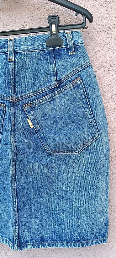 Suknje: Džins suknja, classic blue wash, ravnog kroja do iznad kolena. - — 2