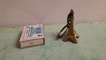 Breloklar: "Eyfel qülləsi Paris" açarlığı satılır