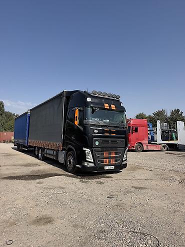 Volvo FH тягач с тентованным полуприцепом - Модель: Volvo FH