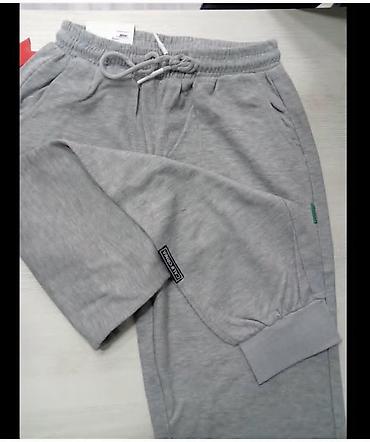 jeezy papuce: Trenerke kraci model do pola lista
Vel L i XL
komad 1500din — 4