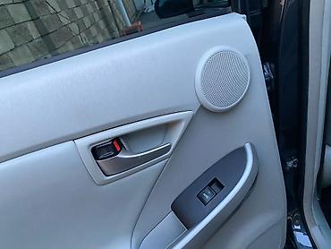 Toyota: Toyota Prius: 2012 г., Гибрид — 3