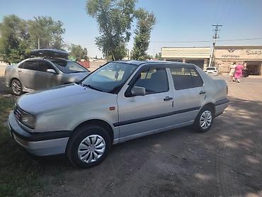 Транспорт: Volkswagen Vento: 1992 г., 1.8 л, Механика, Седан — 3