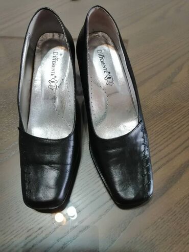 crna cipkasta haljina i cipele: Salonke, 38