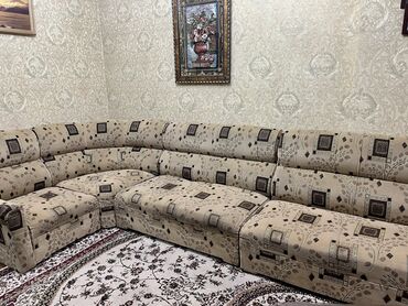 угловой диван трансформер с креслом: Угловой диван, цвет - Бежевый, Б/у