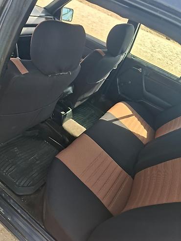 mercedes 220 1985: Mercedes-Benz E 300: 3 l | 1988 il Sedan — 8