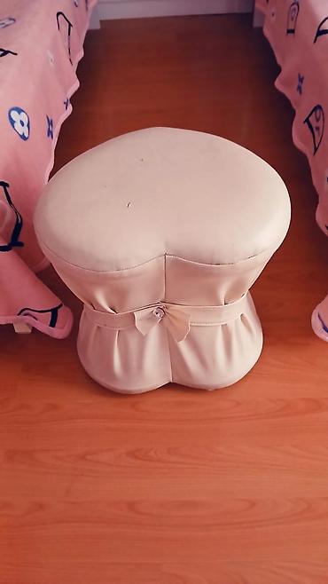 uşaq stulu: Ürən: Ürək formalı puf/oturacaq - Rəng: krem - Material: yumşaq süni — 2