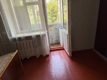 3 ком квартира бишкек: 2 бөлмө, 41 кв. м, Жеке план, 3 кабат, Эски ремонт
