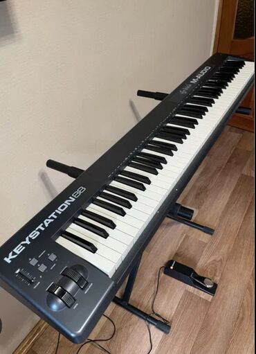 тренажер для лечения грыжи позвоночника: MIDI-клавиатура M-Audio с 88 клавишей, в отличном состоянии