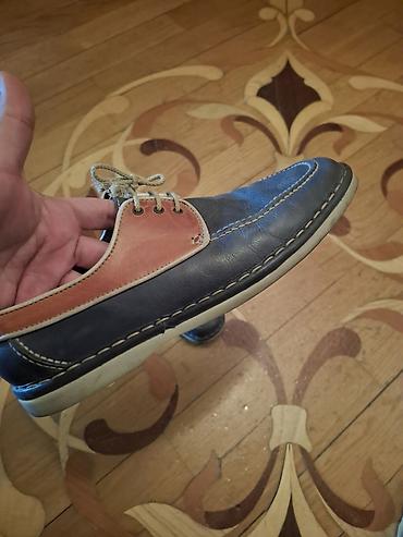 kisi lofer: Kişi ayaqqabısı – dəri, iki rəngli loafer/boat shoe stili — 2