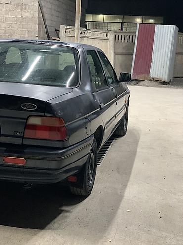 r 16: Ford Escort: 1998 г., 1.8 л, Механика, Бензин, Седан — 4