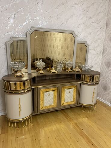 Divan və masa dəstləri: İşlənmiş, Künc divan, Qonaq otağı üçün, Açılmayan — 10