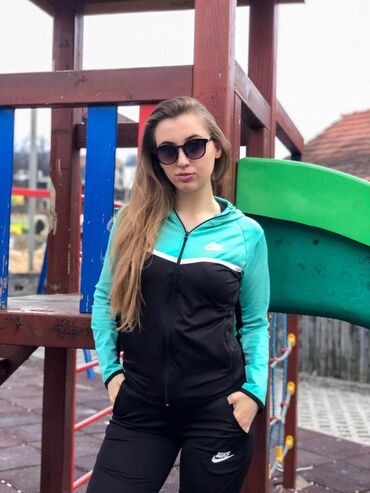 Gornji i donji deo: Mokra likra m,l,xl,2xl 
22 eura na seriju,na komad 3100 din — 4