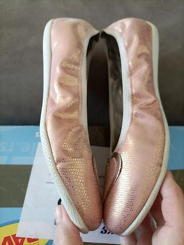 shoes: Cista koza,ulozak anatomski,lagane,mekane .Odgovaraju broju 37.Pavle — 3