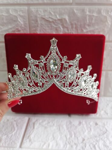 Aksesoari za kosu: Svečane srebrne tijare sa kristalima - Elegantan dizajn sa bogato — 9