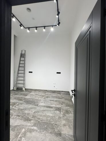 Restoran, kafelər: İcarəyə obyekt – şəhər mərkəzində, tarixi binaların sırasındakı küçədə — 20