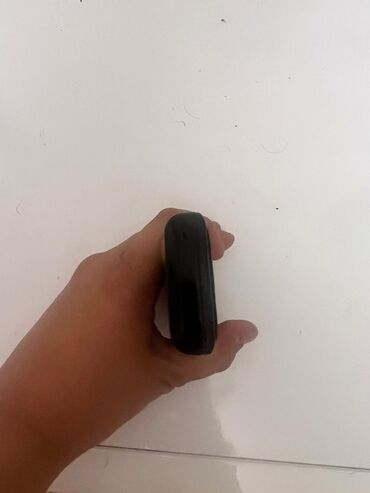 стабилизатор для телефона: Klassik “slider” tipli mobil telefon - Korpus: parlaq qara rəng