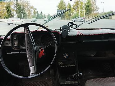 klassik maşınlar: Model: VAZ 2104 (universaI kuzov) Rəng: Tünd yaşıl Yanacaq növü — 5