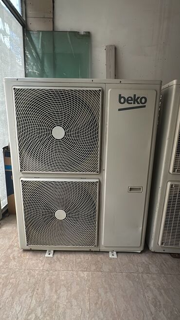 Комбинезоны: Beko brendinin istehsalı olan bu ağ rəngli döşəmə tipli kondisioner