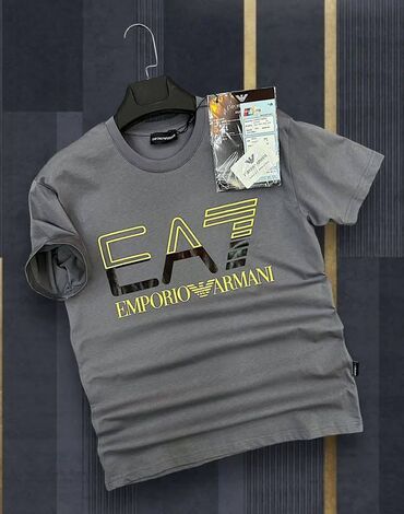 Majice: Muška majica Vel.S cena 1800 dinara vel.M cena 2000 dinara Vel.L — 15