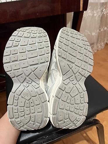 Kişi ayaqqabıları: Ağ/gümüş rəngli unisex idman krosovkaları - Üst material: nəfəsalan — 5