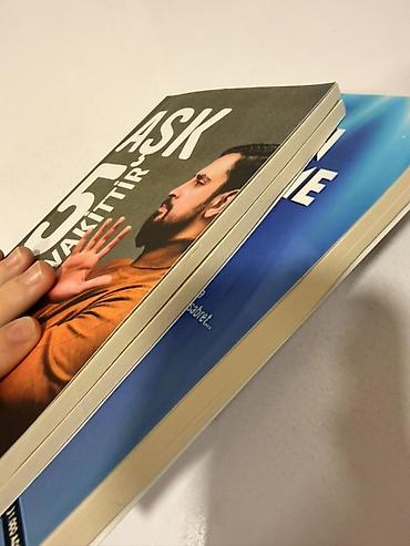 Dini kitablar: Mehmet Yıldızın 2 kitabı 1) Aşk 5 Vakit­tir 2) Benden Vazgeçme Ya Rab! — 2