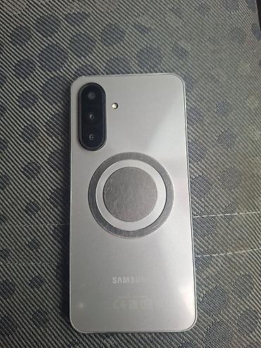 samsung telofon: Samsung Galaxy A17, 256 GB, rəng - Gümüşü, Simsiz şarj — 2