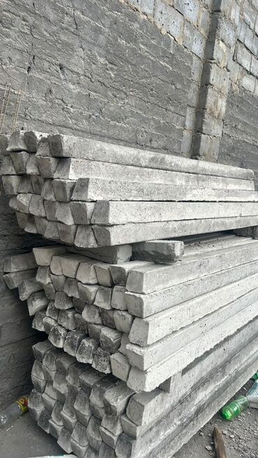 Кирпич, строительные блоки: Бетонные стойки (шпалеры) 
цена -
2 метр 
последние 100 шт