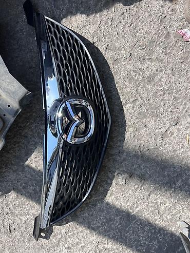 Решётка радиатора Mazda 3(оригинальный дизайн с крупной овальной