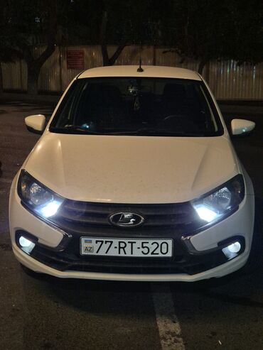 VAZ (LADA): Barter de var Lada Granta modelinin bu ağ rəngli sedanı dörd qapıya və — 5