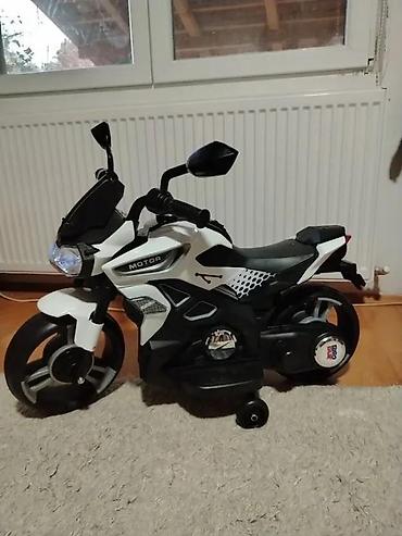bager igracka za decu: Električni motor za decu – sportski dizajn, crno-beli - Pogon na — 7