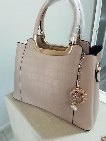 pandora narukvice srce: Prelepa bež tašna sa ukrasnim lančićem. Dužina 28 cm i visina 22cm — 3