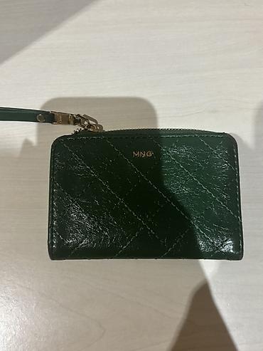 MNG brendli yaşıl rəngli mini pulqabı/kartlıq. - Rəng: tünd yaşıl -