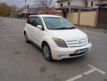 Toyota: Toyota ist: 2004 г., 1.5 л, Автомат, Бензин, Минивэн