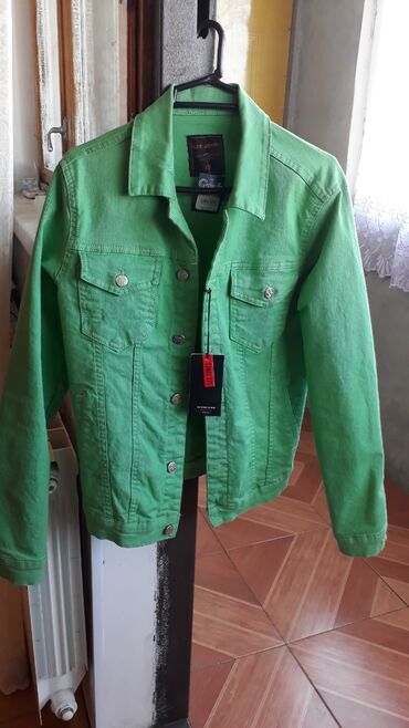 Куртки: Женская куртка цвет - Зеленый