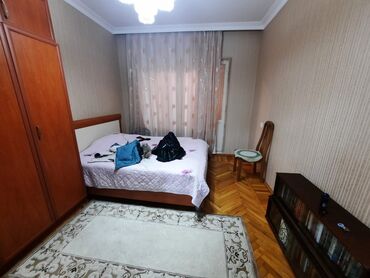 Uzunmüddətli kirayə mənzillər: 4 otaqlı mənzil kirayə verilir orta blok orta mərtəbədə — 4