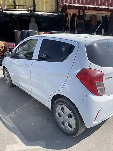 lada niva: Chevrolet Spark: 2018 г., 1 л, Автомат, Бензин, Хэтчбэк — 3