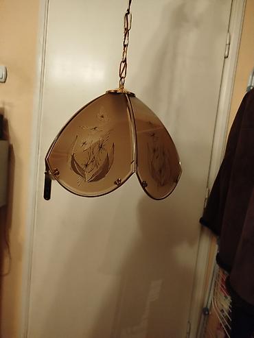Rasveta: Zuckasti stakleni retro luster Donji kao precnik oko 34 cm. Visina — 2
