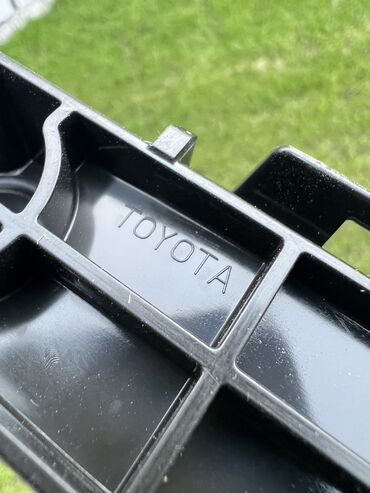 Крылья и комплектующие: Крепление крыла Заднее левое Toyota, 2017 г., Новый, Оригинал — 8