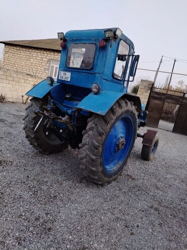 Traktorlar: Mavi rəngli tək kabinəli təkərli kənd təsərrüfatı traktoru - Güclü — 3