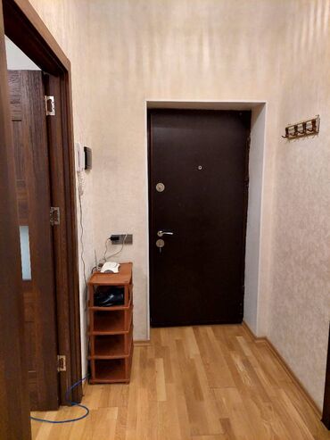 Uzunmüddətli kirayə mənzillər: Qaraev metrosuna yaxin 17 mertebeli binanın 3-cu mərtəbəsində — 10