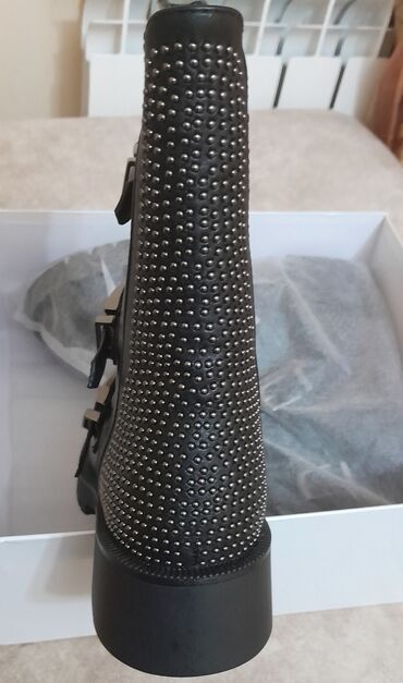 Çəkmələr: Qısaboğaz, Ölçü: 38, rəng - Qara, Yeni — 7